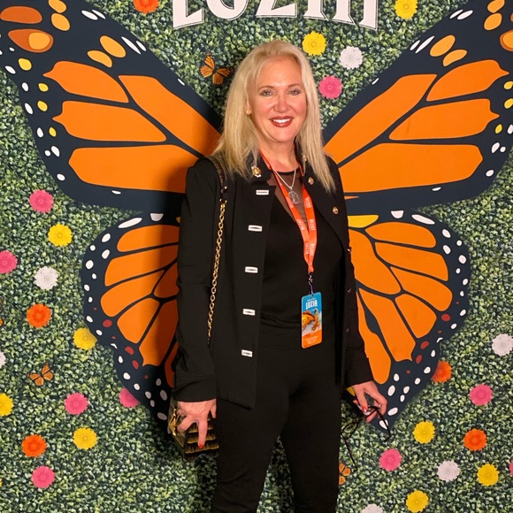 Meet your Posher, Victoria - Picture 1 of 3